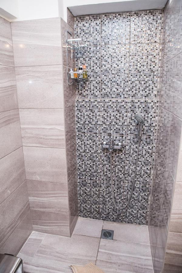 Stylish, Comfortable, Basement Loft-Like Apartment With Amenities Athens Exterior photo